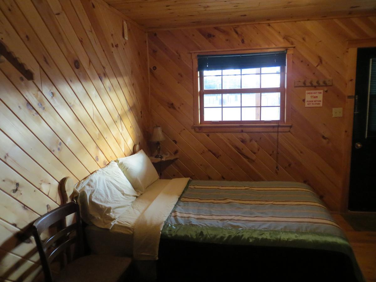 Nine Pine Cottage Мирамичи Стая снимка