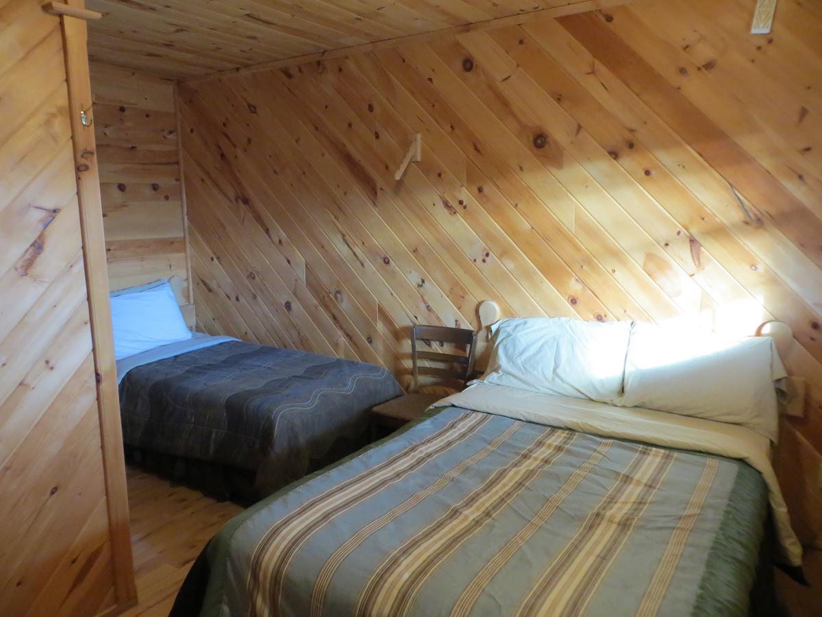 Nine Pine Cottage Мирамичи Стая снимка